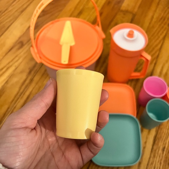 Tupperware - Picture 2 of 6